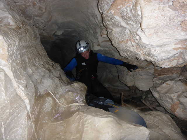 Kriechgang Höhle
