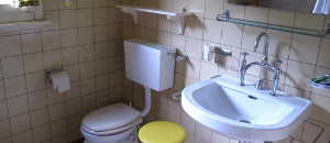 Badezimmer und sanitäre Anlagen